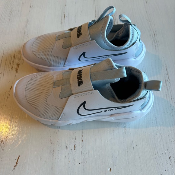 Youth Nike Flex Runner 2 Tennis Shoe Sneakers - Picture 2 of 10